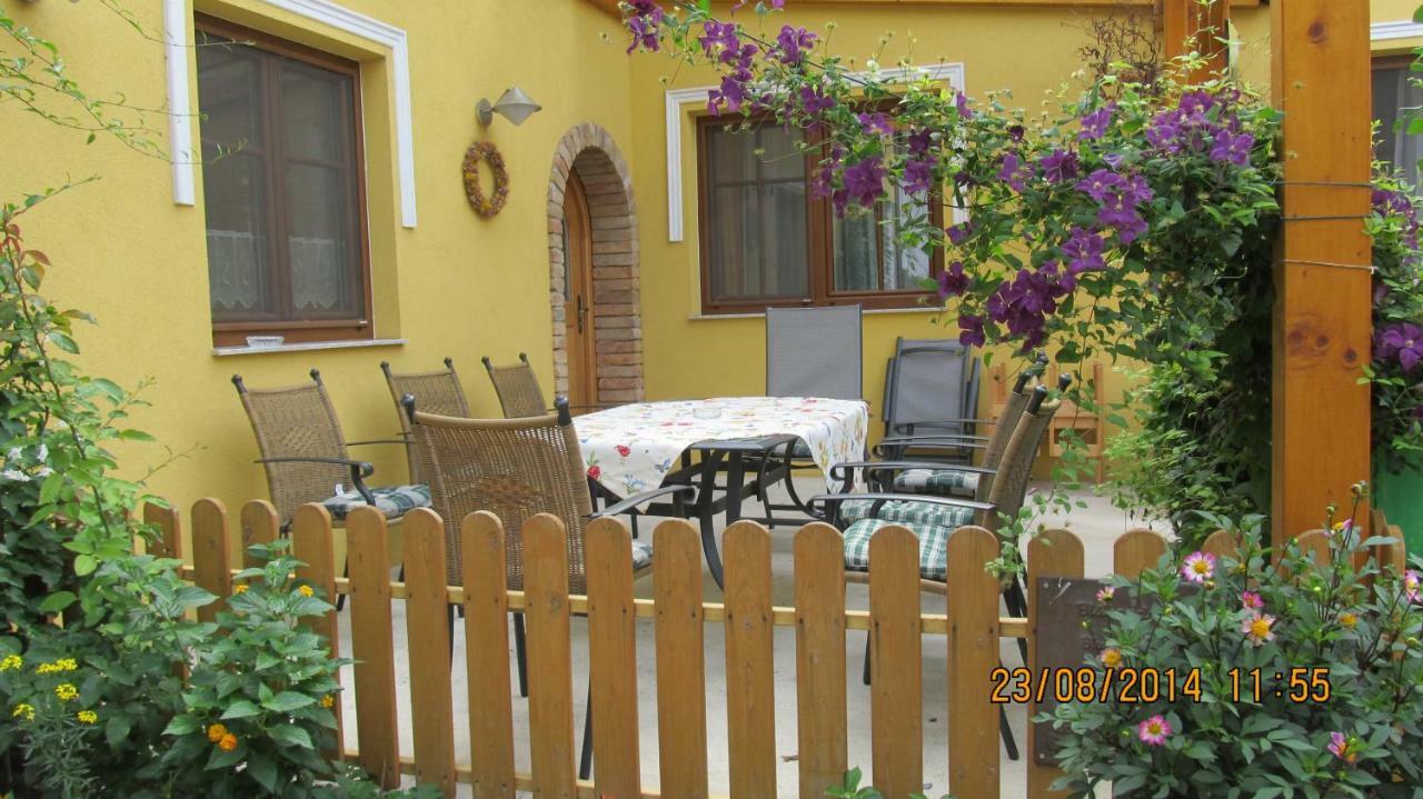 Haus Resi Apartment Staatz Luaran gambar